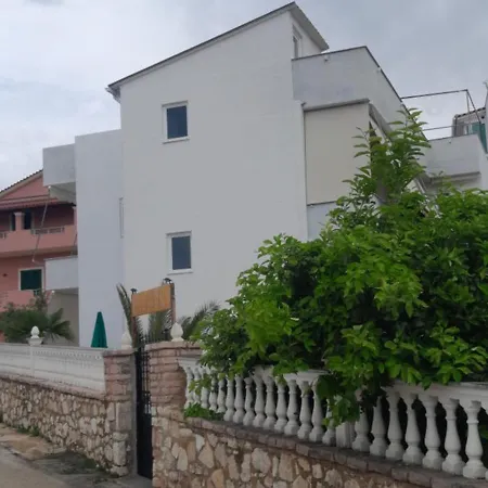 Vila Eri *